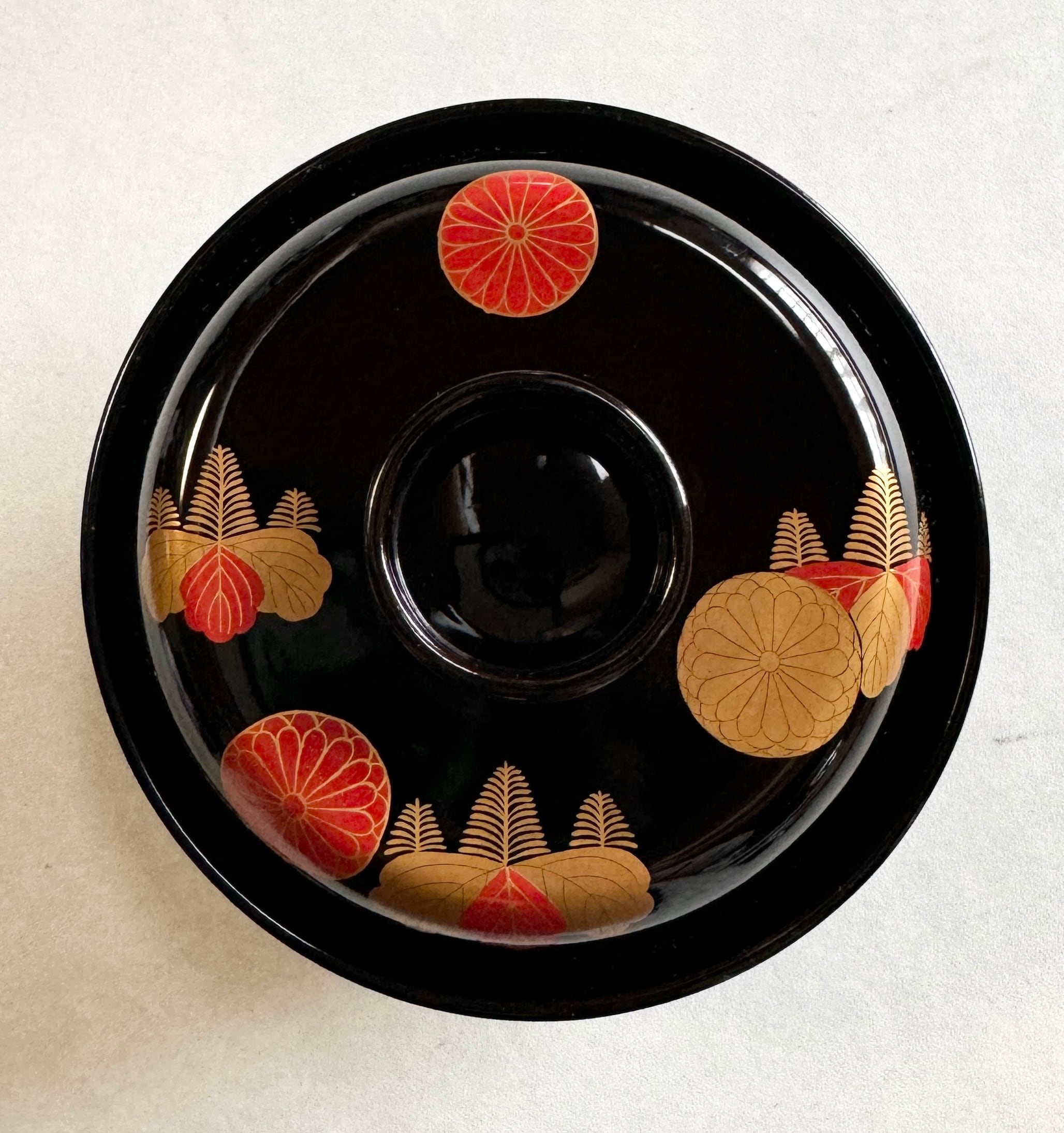 黒漆金蒔絵椀（くろうるしきんまきえわん） 菊桐文 木製蓋付き椀 明治