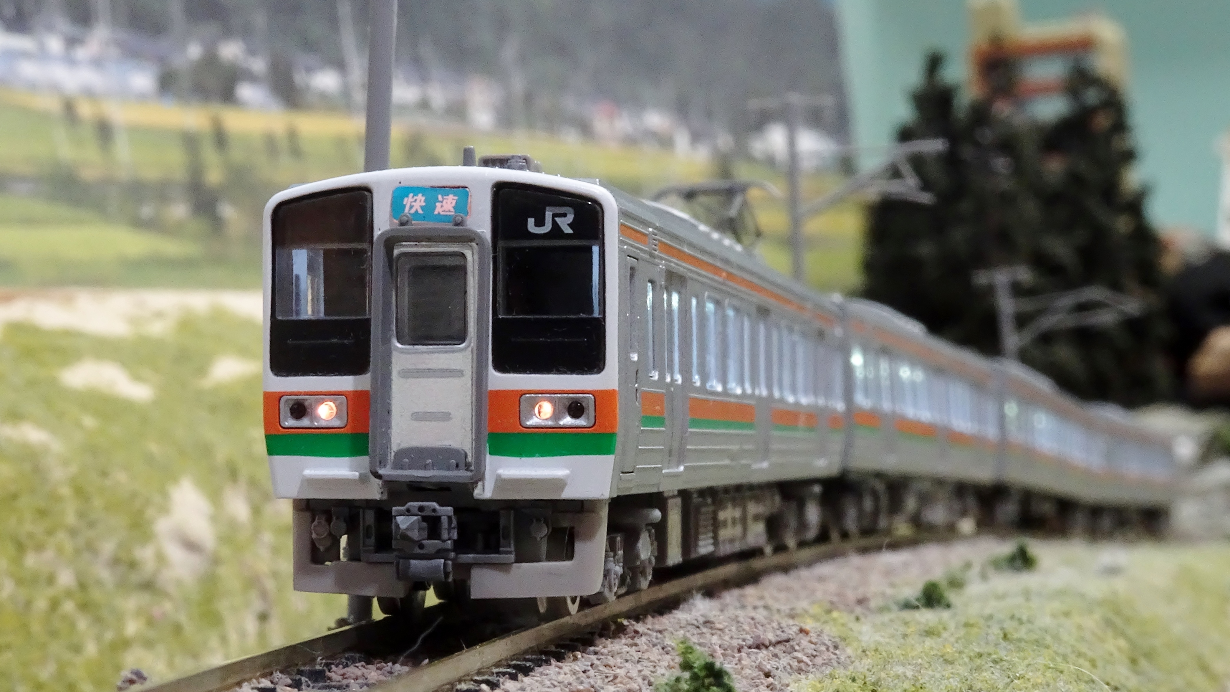 100F 211系0番台(JR東海仕様) ―久しぶりに室内灯を搭載 - ビスタ模型