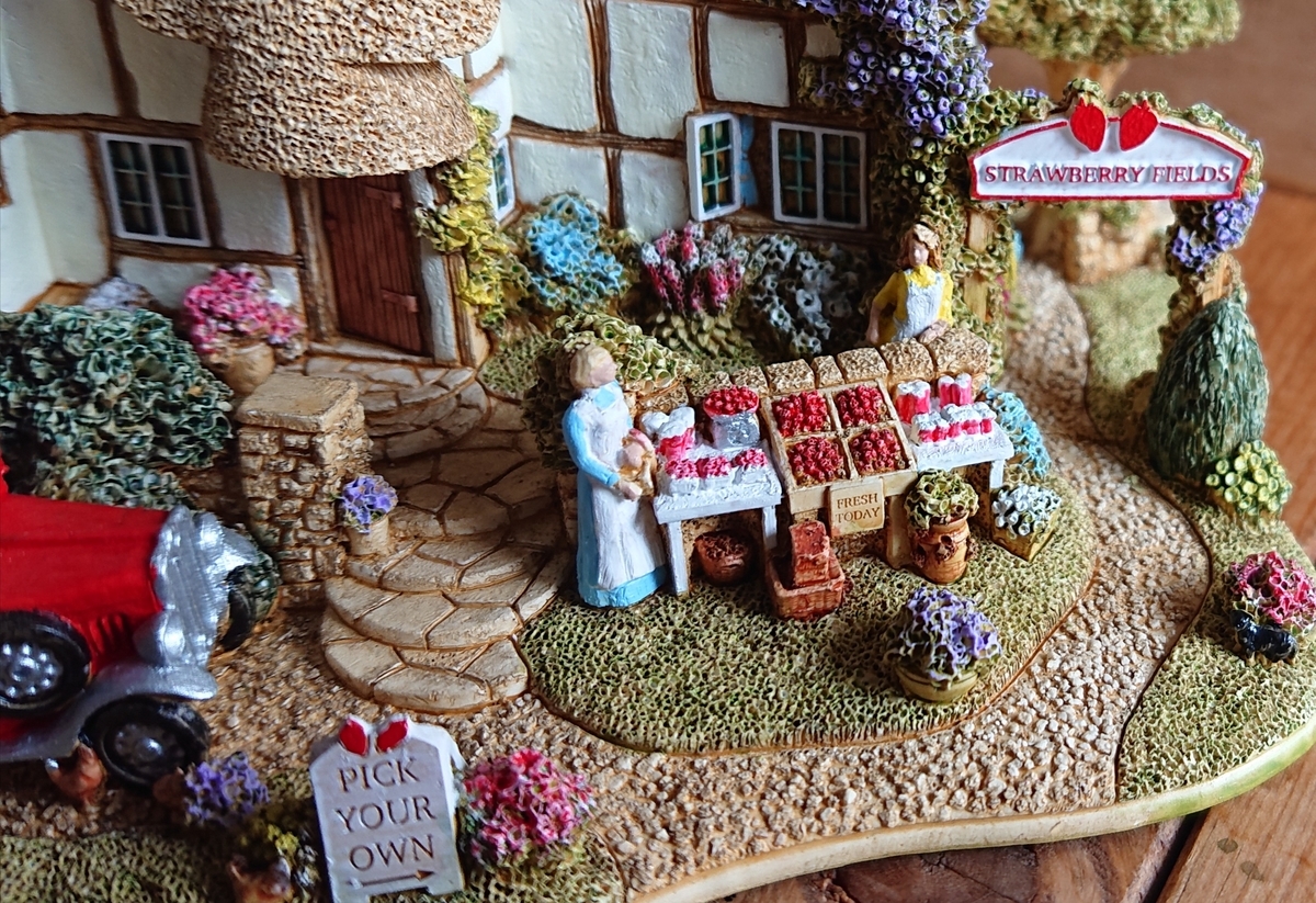 Lilliput Lane STRAWBERRY FIELDS 2004 Anniversary Cottage L2683