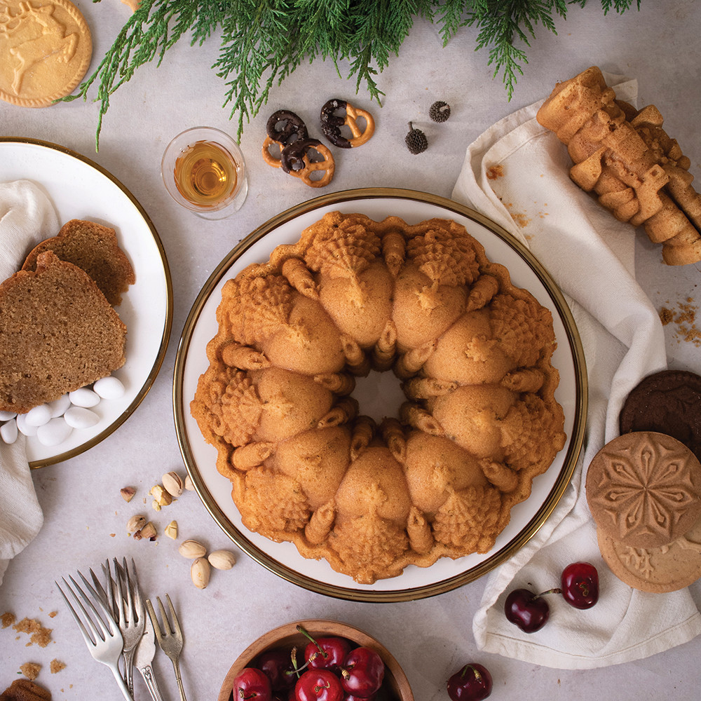 Very Merry Bundt® Pan | Holiday Bakeware | Christmas Baking Pans