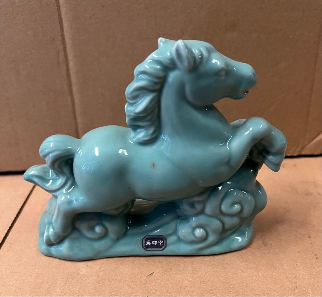 青緑色の陶器製馬の置物 青緑色 陶器製 馬の置物 干支置物 - メルカリ