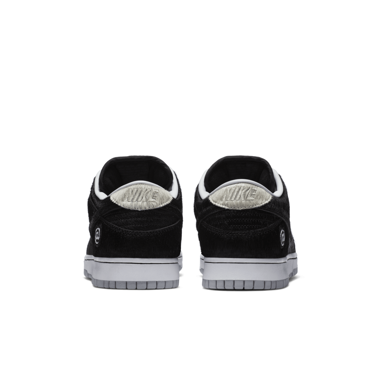 NIKE公式】SB ダンク LOW x MEDICOM TOY 'BE@RBRICK' （SB DUNK LOW X